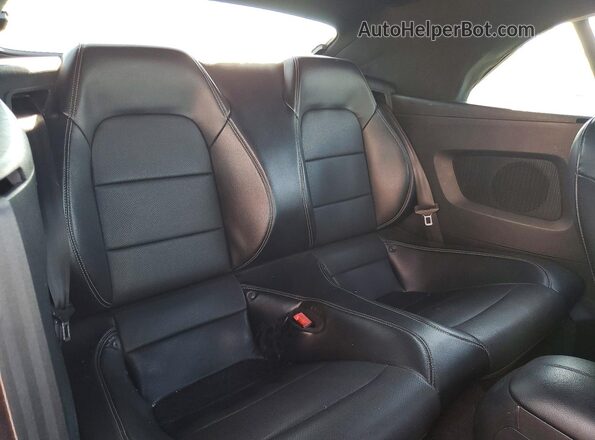 1FATP8UHXJ5166432 2018 FORD MUSTANG Белый Вид задних сидений