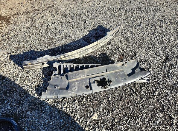 1FATP8UHXN5105863 2022 FORD MUSTANG Черный Вид подкапотного пространства