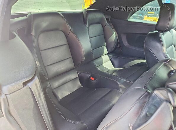 1FATP8UHXP5103968 2023 FORD MUSTANG Серебряный Вид задних сидений