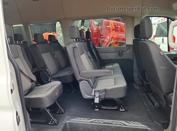 1FBAX2X82SKA56721 2025 FORD TRANSIT White Widok wnętrza z tyłu