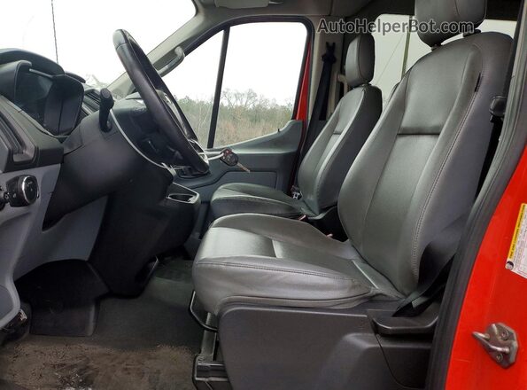 1FBAX2XM9GKB15736 2016 FORD PASSENGER Red Widok wnętrza z przodu