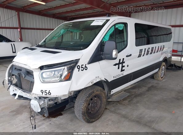 1FBAX2Y84PKB91933 2023 FORD PASSENGER Белый Передняя левая четверть