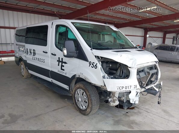 1FBAX2Y84PKB91933 2023 FORD PASSENGER Белый Передняя правая четверть