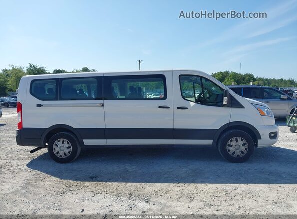 1FBAX2Y88NKA49128 2022 FORD PASSENGER White Vista interior trasera