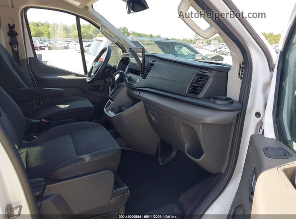1FBAX2Y88NKA49128 2022 FORD PASSENGER White Vista interior delantera