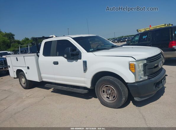 1FD7X2A68HEC33272 2017 FORD F-250 Белый Вид задней части салона