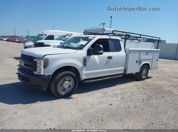 1FD7X3E67KEC46909 2019 FORD F-350 CHASSIS Белый Панорамный вид салона 360°