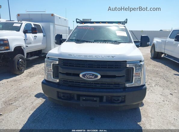 1FD7X3E67KEC46909 2019 FORD F-350 CHASSIS Белый Вид спереди