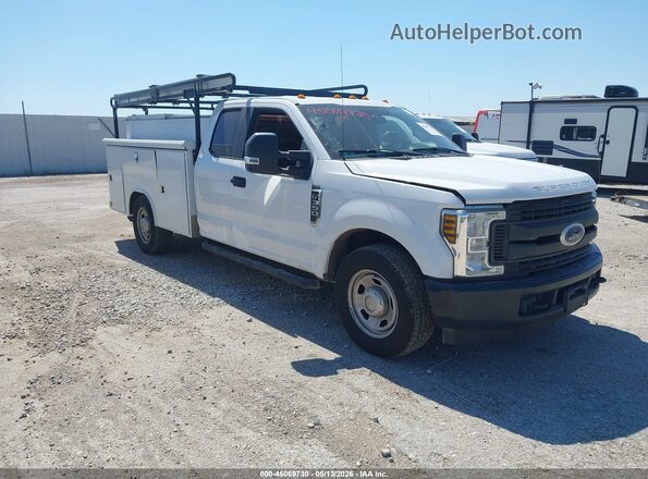 1FD7X3E67KEC46909 2019 FORD F-350 CHASSIS Белый Передняя правая четверть