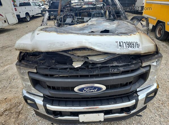 1FD8W3HT6NED40101 2022 FORD F350 White Widok wnętrza z tyłu