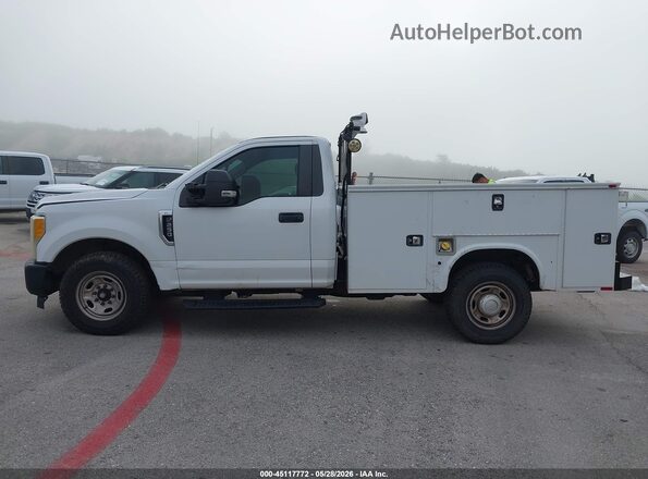 1FDBF2A60HEC34526 2017 FORD F-250 White Widok wnętrza 360 stopni
