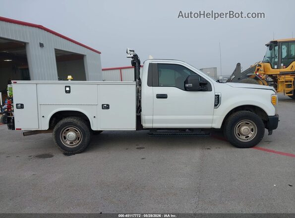 1FDBF2A60HEC34526 2017 FORD F-250 White Widok wnętrza z tyłu