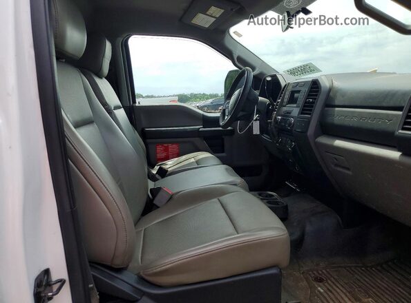 1FDBF2A67HED46028 2017 FORD F250 White Widok tylnych siedzeń