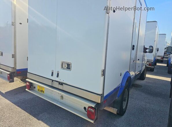 1FDWE3FK1PDD08489 2023 FORD ECONOLINE Белый Передняя правая четверть