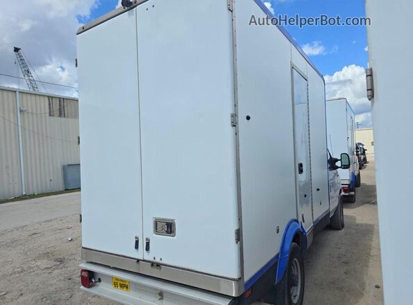 1FDWE3FK6PDD14711 2023 FORD ECONOLINE White Przód prawy