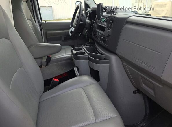 1FDWE3FK6PDD14711 2023 FORD ECONOLINE White Widok z przodu