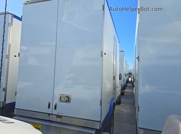 1FDWE3FK6PDD18824 2023 FORD ECONOLINE Белый Передняя правая четверть