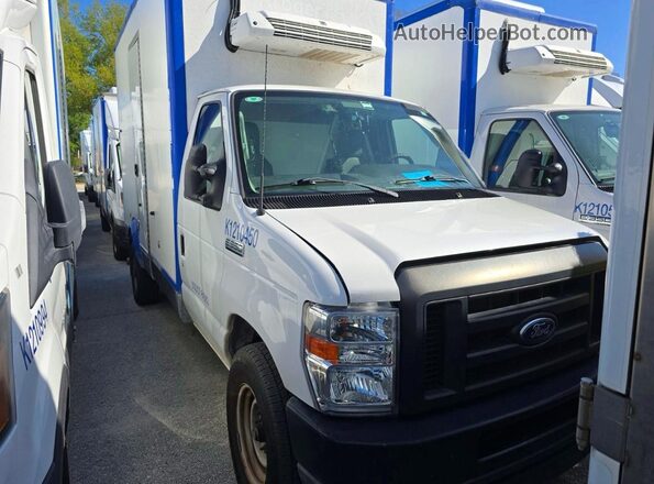 1FDWE3FK6PDD18824 2023 FORD ECONOLINE Белый Передняя левая четверть