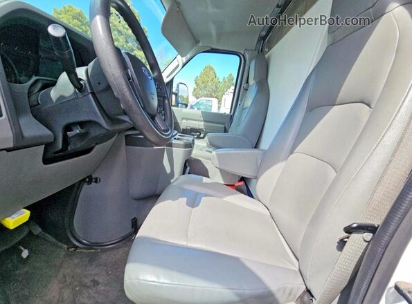 1FDWE3FK9PDD08532 2023 FORD ECONOLINE White ხელსაწყოთა პანელის ხედი