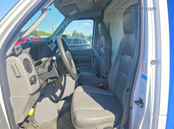 1FDWE3FK9PDD31812 2023 FORD ECONOLINE White Widok wnętrza z tyłu