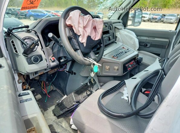 1FDWE3FN6SDD00326 2024 FORD ECONOLINE White Вид панелі приладів