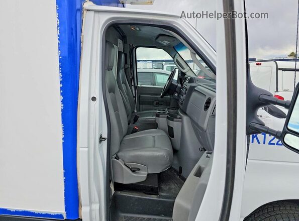 1FDWE3FNXRDD00713 2024 FORD ECONOLINE Белый Вид спереди