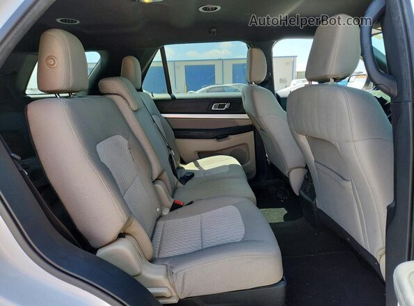 1FM5K7B84JGA66552 2018 FORD EXPLORER White Widok wnętrza z tyłu