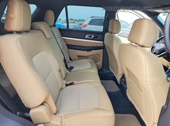 1FM5K7D80HGD53295 2017 FORD EXPLORER Tan Vista interior trasera
