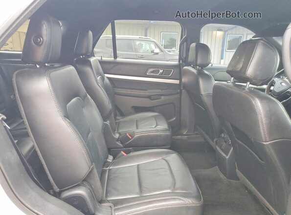 1FM5K7D81HGC76047 2017 FORD EXPLORER White Widok wnętrza z tyłu
