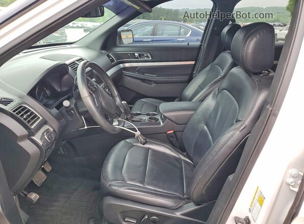 1FM5K7D81HGC76047 2017 FORD EXPLORER White Widok wnętrza z przodu