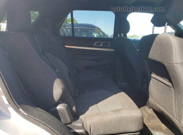 1FM5K7D83HGA73774 2017 FORD EXPLORER Silver Widok wnętrza z tyłu