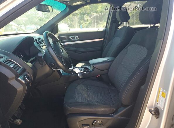 1FM5K7D83HGA73774 2017 FORD EXPLORER Silver Widok wnętrza z przodu