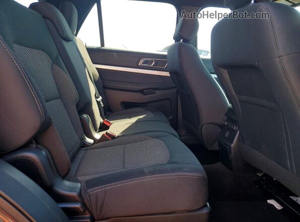 1FM5K7D83HGD53789 2017 FORD EXPLORER Gold Vista interior trasera