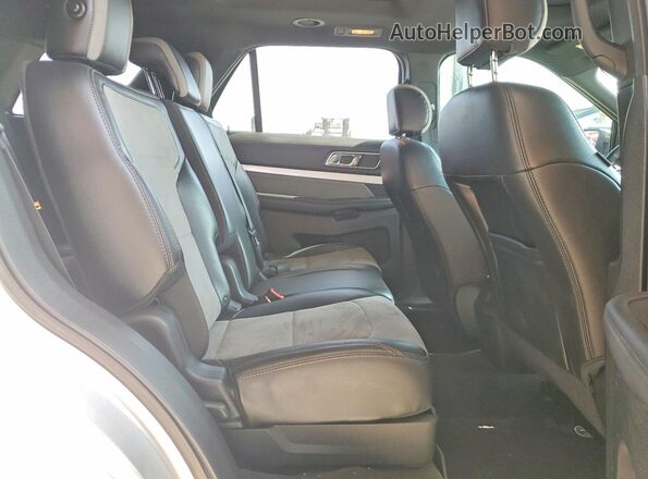 1FM5K7D83HGE12498 2017 FORD EXPLORER Серебряный Вид задней части салона
