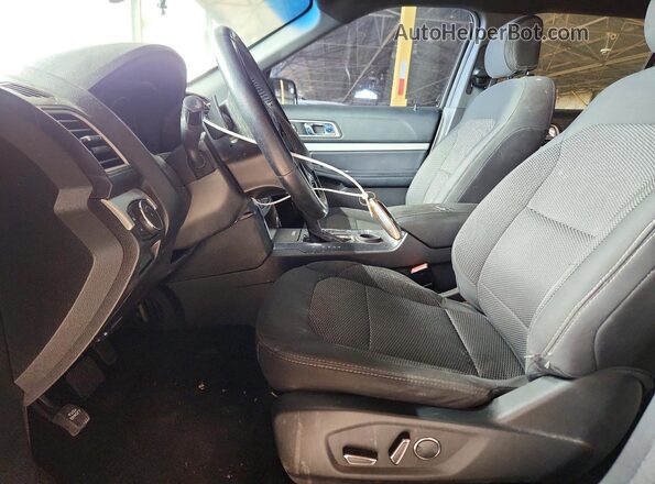 1FM5K7D85HGC63575 2017 FORD EXPLORER Черный Вид салона спереди