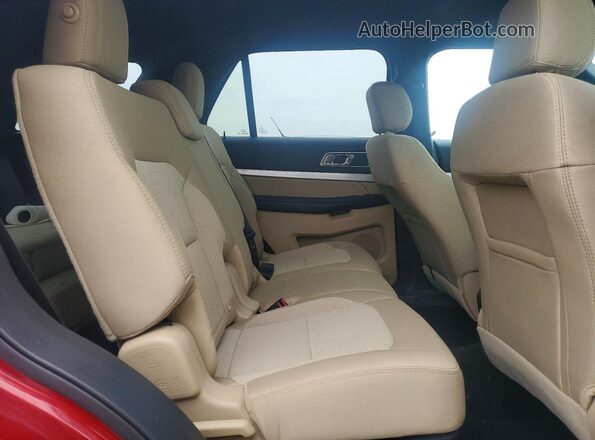 1FM5K7DH0HGC76461 2017 FORD EXPLORER Red Widok wnętrza z tyłu