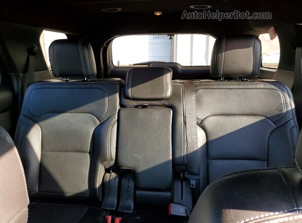 1FM5K7F85HGA15405 2017 FORD EXPLORER Red Widok tylnych siedzeń