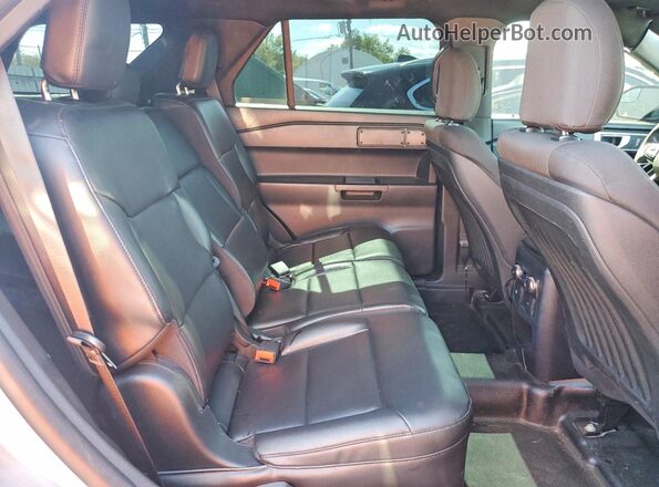 1FM5K8AB1LGC65533 2020 FORD EXPLORER Silver Widok wnętrza z tyłu