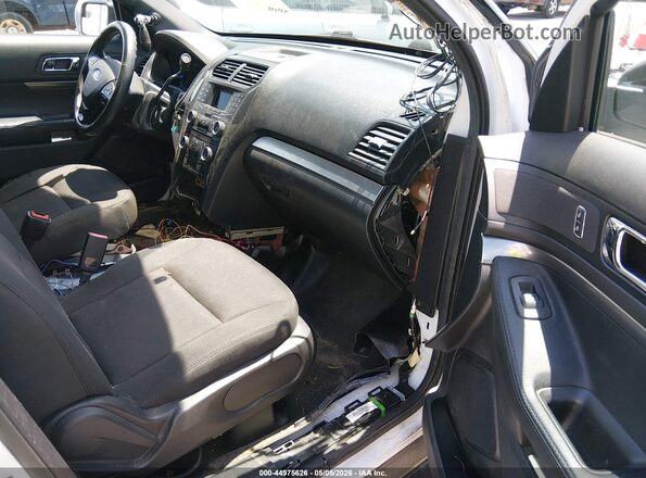 1FM5K8AR0JGC18472 2018 FORD POLICE INTERCEPTOR Белый Вид салона спереди