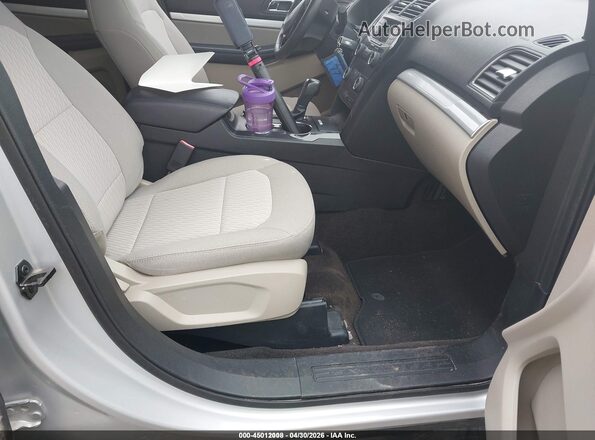 1FM5K8B85JGA59549 2018 FORD EXPLORER Silver Widok wnętrza z przodu