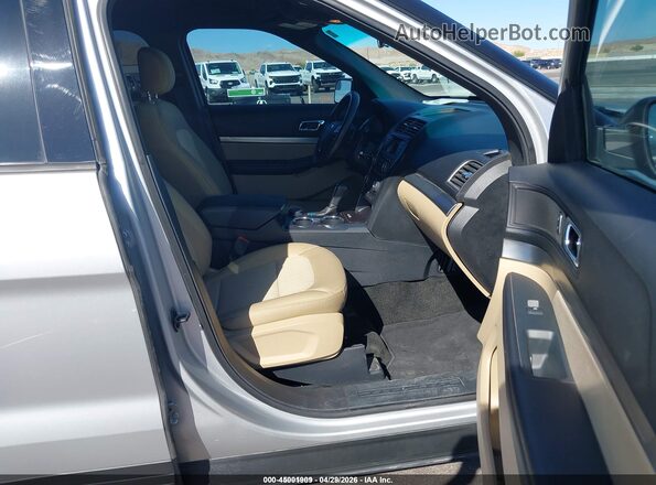 1FM5K8B86HGD66982 2017 FORD EXPLORER Серебряный Вид салона спереди