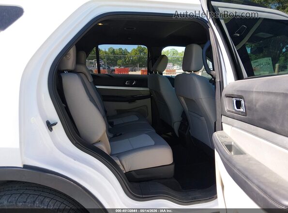 1FM5K8B86JGC45293 2018 FORD EXPLORER White Widok tylnych siedzeń