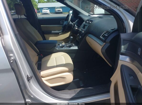 1FM5K8B87HGC27539 2017 FORD EXPLORER Серебряный Вид салона спереди