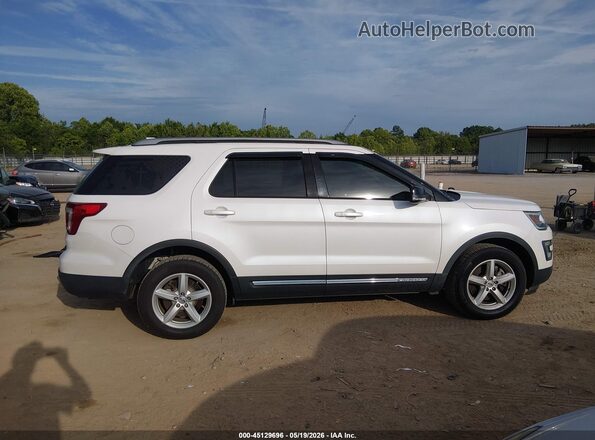 1FM5K8D81HGA15362 2017 FORD EXPLORER Белый Вид задней части салона