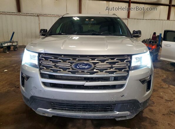 1FM5K8D81JGC84208 2018 FORD EXPLORER Серебряный Вид спереди