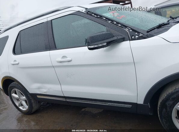 1FM5K8D82HGC26523 2017 FORD EXPLORER Белый Вид задней части салона