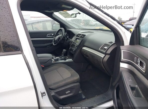 1FM5K8D82HGC26523 2017 FORD EXPLORER Белый Вид салона спереди
