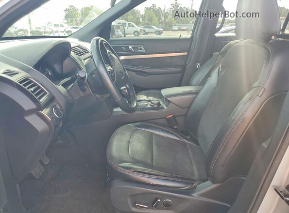 1FM5K8D83JGA19919 2018 FORD EXPLORER Серебряный Вид салона спереди