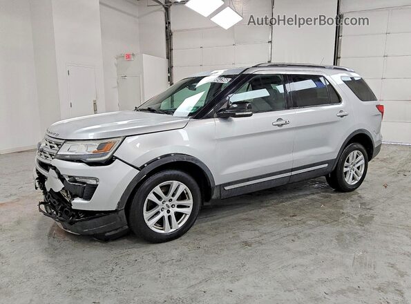 1FM5K8D84JGC15559 2018 FORD EXPLORER Серебряный Передняя левая четверть