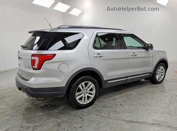 1FM5K8D84JGC15559 2018 FORD EXPLORER Серебряный Задняя правая четверть